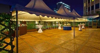 Hilton Hotel Nairobi Outdoor Pool Solarium