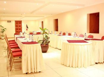 Hennessis Hotel Northern Bypass Conference Room